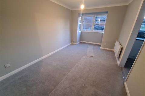 1 bedroom flat to rent, Elms Road, Aldershot