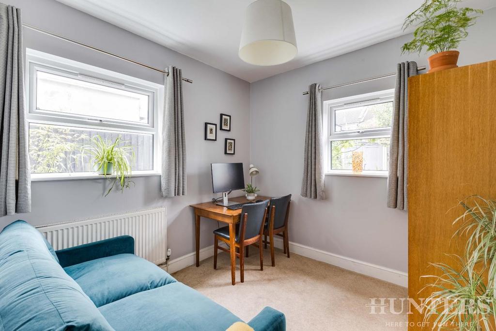 Tynemouth Road, London, N15 4AX 2 bed flat for sale £475,000