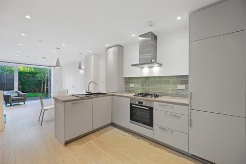 4 bedroom townhouse for sale, New Trinity Road, London N2