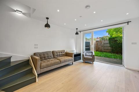 4 bedroom townhouse for sale, New Trinity Road, London N2