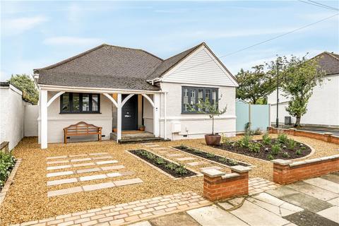 3 bedroom bungalow for sale, Lyndhurst Avenue, Twickenham, TW2