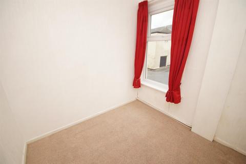 2 bedroom end of terrace house to rent, Catherine Street West, Horwich