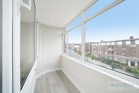 2 bedroom flat for sale, Melvin Hall, Golders Green NW11