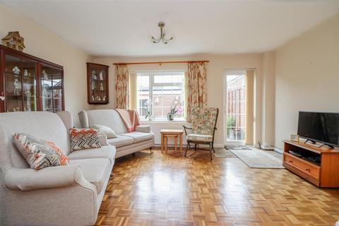 3 bedroom terraced house for sale, Kings Road, Horsham