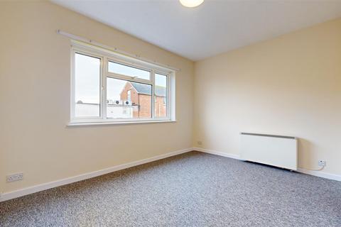 2 bedroom flat to rent, Portland Road, Weymouth