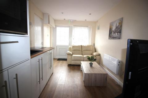 Studio to rent, Hawthorn Road, Birmingham