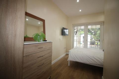 Studio to rent, Hawthorn Road, Birmingham