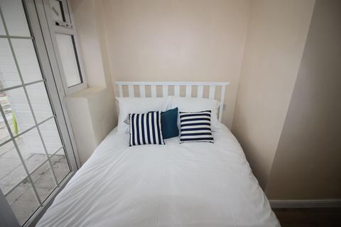 Studio to rent, Hawthorn Road, Birmingham