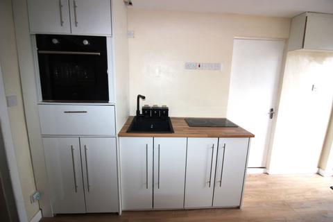 Studio to rent, Hawthorn Road, Birmingham