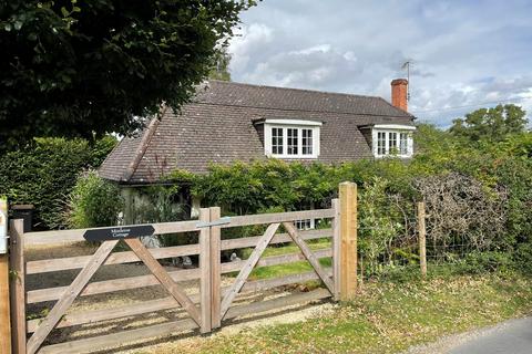 Mistletoe Cottage Brook Lane, Woodgreen, Fordingbridge, SP6 2AZ
