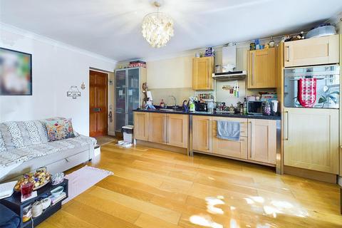 1 bedroom flat to rent, Cricket Lane, Hampton Hill