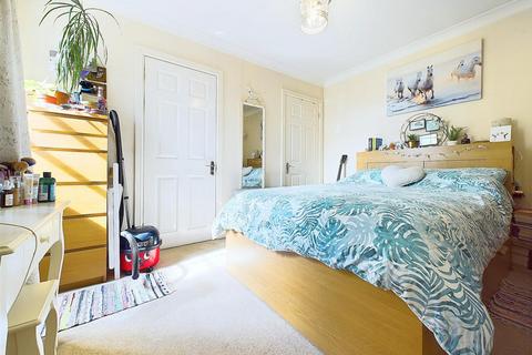 1 bedroom flat to rent, Cricket Lane, Hampton Hill