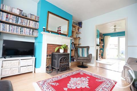 3 bedroom semi-detached house for sale, Waveney Crescent , Lowestoft, NR33