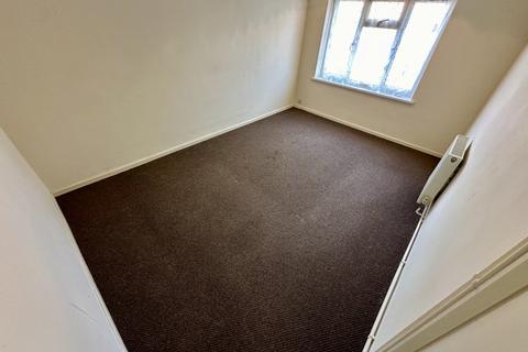 2 bedroom flat for sale, Defoe Road, Ipswich IP1