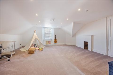 9b Richmond Road, Exeter, EX4 4JA