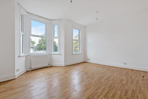 4 bedroom flat to rent, Fenwick Road London SE15