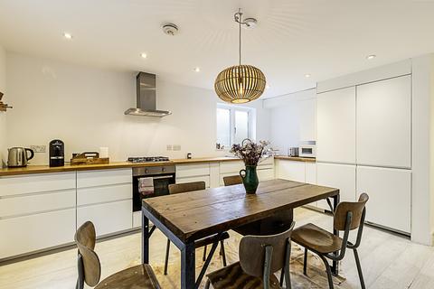 undefined,  St Matthew's Row, London E2
