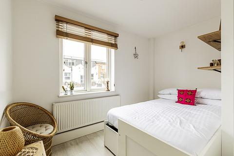 undefined,  St Matthew's Row, London E2