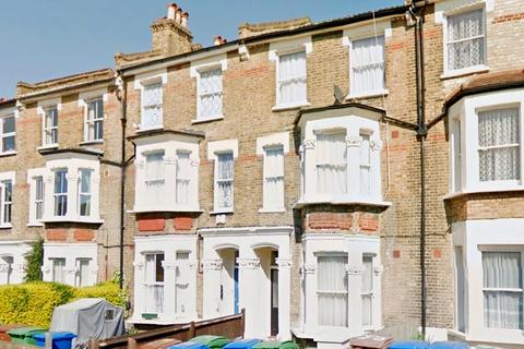 4 bedroom flat to rent, Fenwick Road Peckham Rye SE15