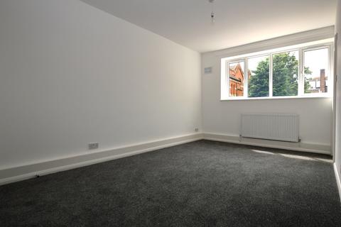 4 bedroom flat to rent, Fenwick Road Peckham Rye SE15