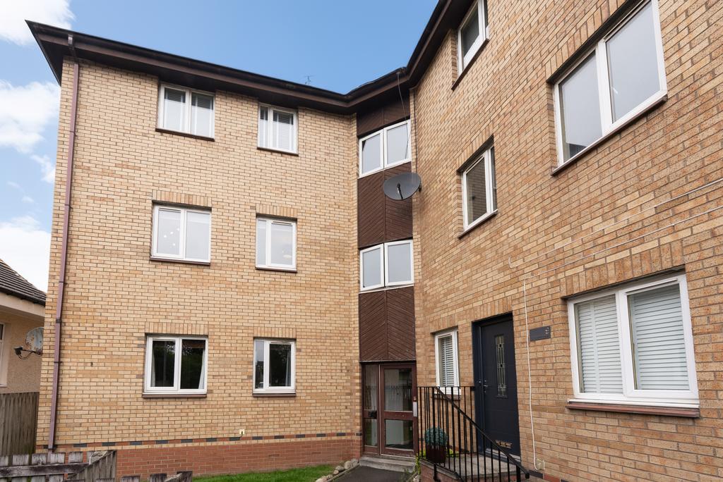 Lees Court, Coatbridge, ML5 2 bed flat for sale £105,000