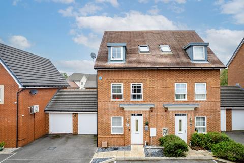 82 Bedivere Road, Crawley, RH11 0FY