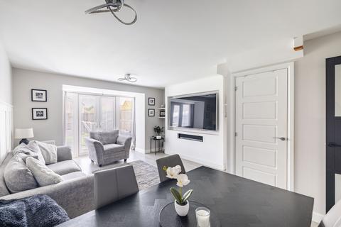 82 Bedivere Road, Crawley, RH11 0FY