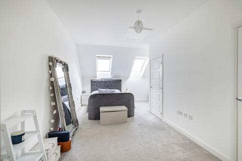 82 Bedivere Road, Crawley, RH11 0FY