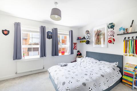 82 Bedivere Road, Crawley, RH11 0FY
