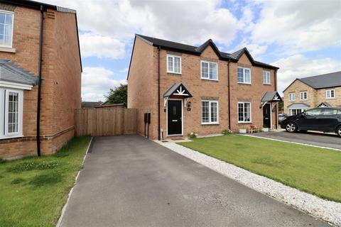 3 bedroom semi-detached house to rent, Young Drive, Market Weighton, York