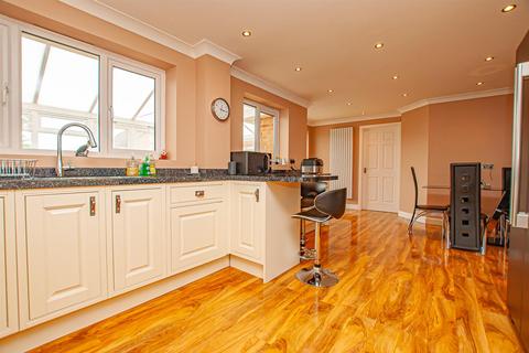 4 bedroom detached house for sale, Demontfort Way, Uttoxeter ST14