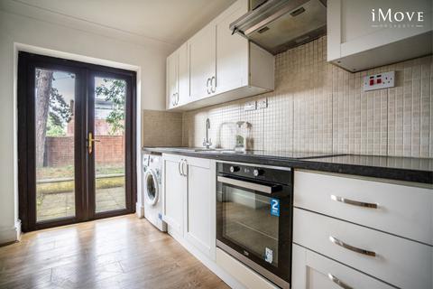 3 bedroom semi-detached house to rent, Dunfield Road, London SE6