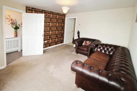 3 bedroom end of terrace house to rent, The Fairway, Bradford BD5