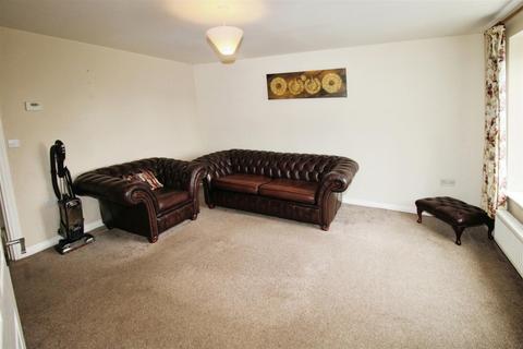 3 bedroom end of terrace house to rent, The Fairway, Bradford BD5