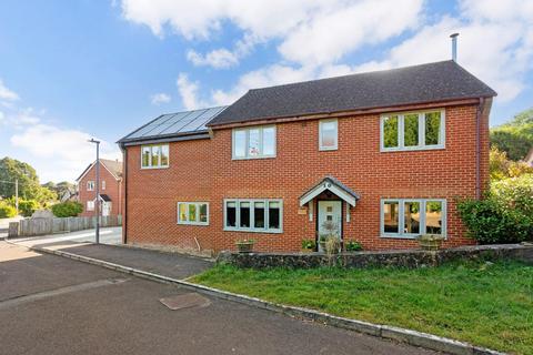 4 bedroom detached house for sale, Priory Close, Shrewton