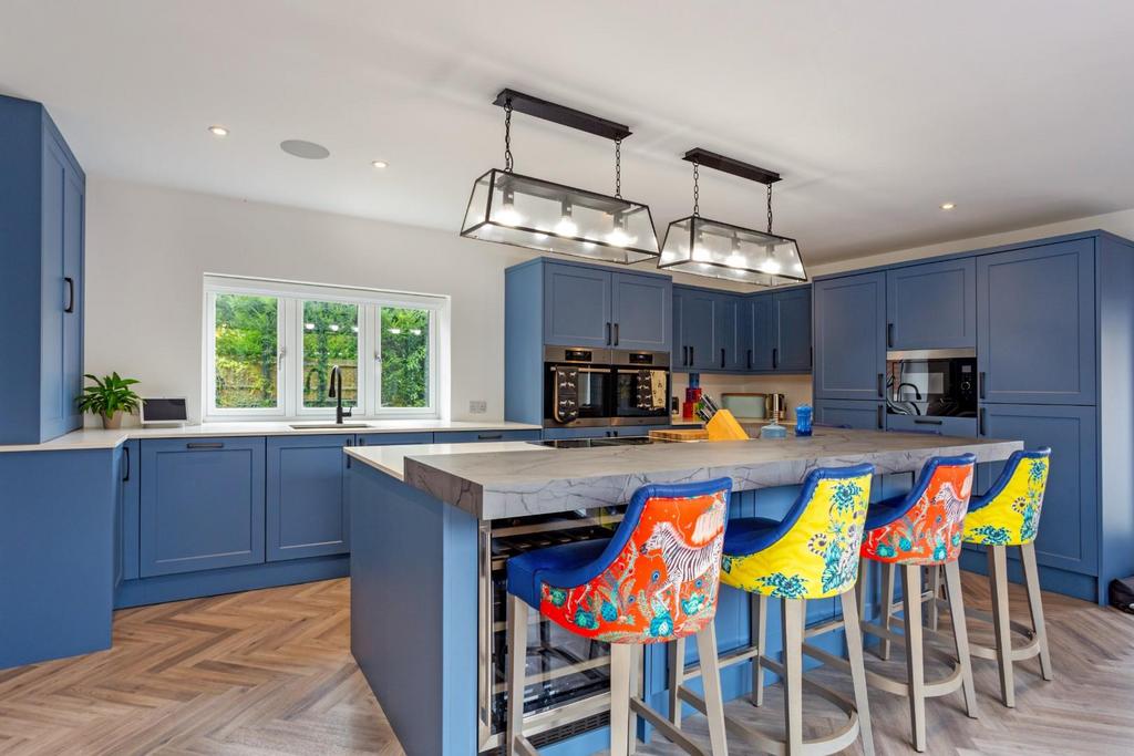 77317 10 Priory Close Shrewton (7).jpg