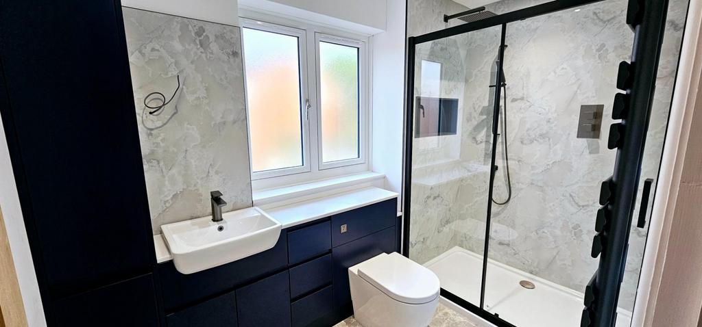 10 Priory Shower Room (2).jpg
