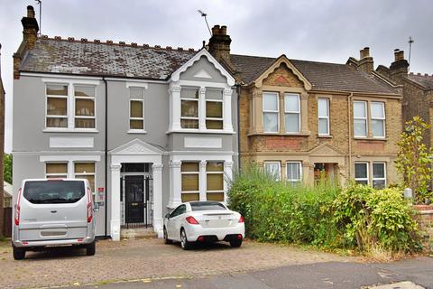 4 bedroom semi-detached house to rent, The Avenue , Highams Park, London. E4 9RX