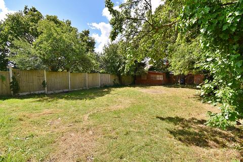 4 bedroom semi-detached house to rent, The Avenue , Highams Park, London. E4 9RX