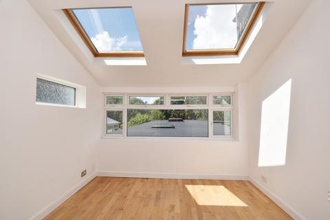 4 bedroom semi-detached house to rent, The Avenue , Highams Park, London. E4 9RX