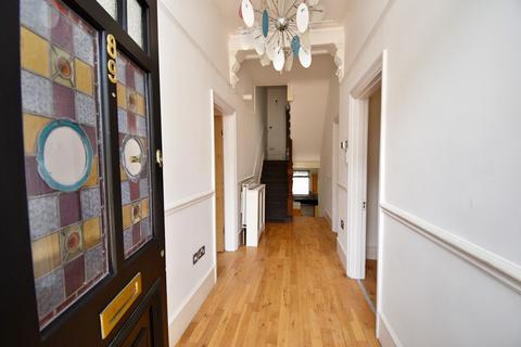 4 bedroom semi-detached house to rent, The Avenue , Highams Park, London. E4 9RX