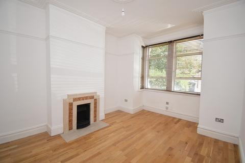 4 bedroom semi-detached house to rent, The Avenue , Highams Park, London. E4 9RX