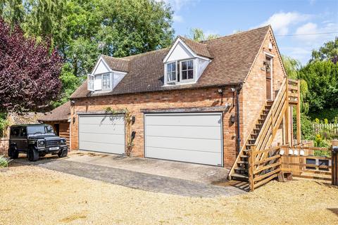 6 bedroom country house for sale, Church Road, Snitterfield, Stratford-upon-Avon