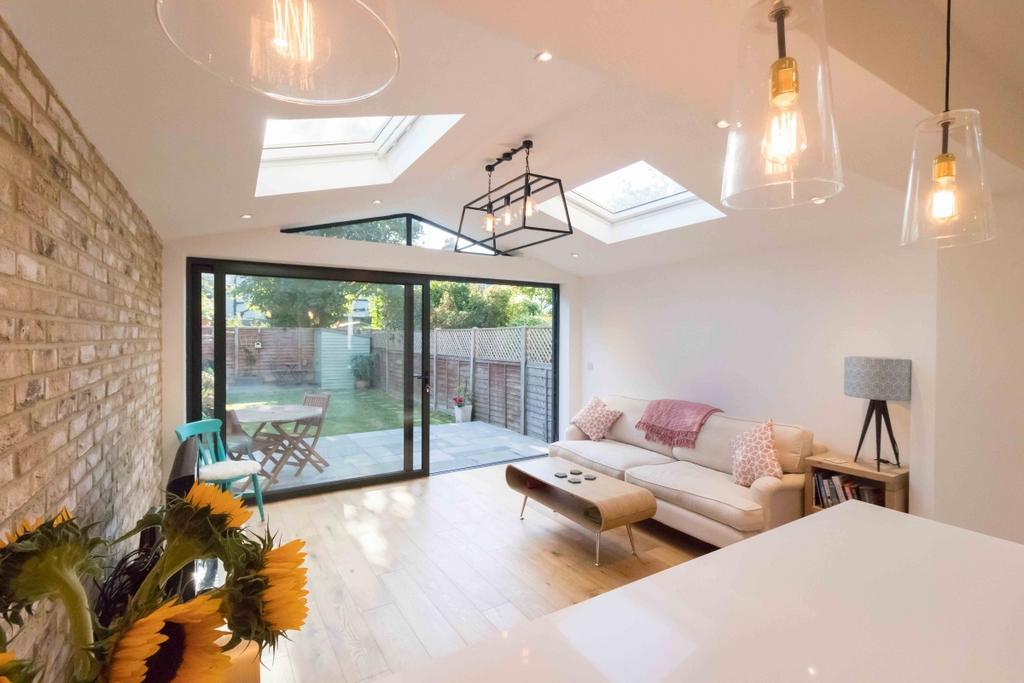 Victory Road Wimbledon SW19 3 bed house to rent £3,250 pcm (£750 pw)