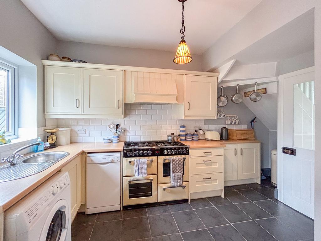 Christchurch Road, Newport, NP19 3 bed semidetached house for sale £