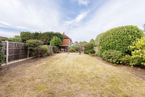 2 The Mead, Beckenham, BR3 5PE