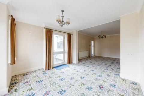 2 The Mead, Beckenham, BR3 5PE