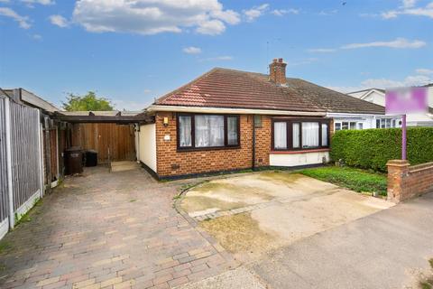 2 bedroom semi-detached bungalow for sale, Palmerstone Road, Canvey Island SS8