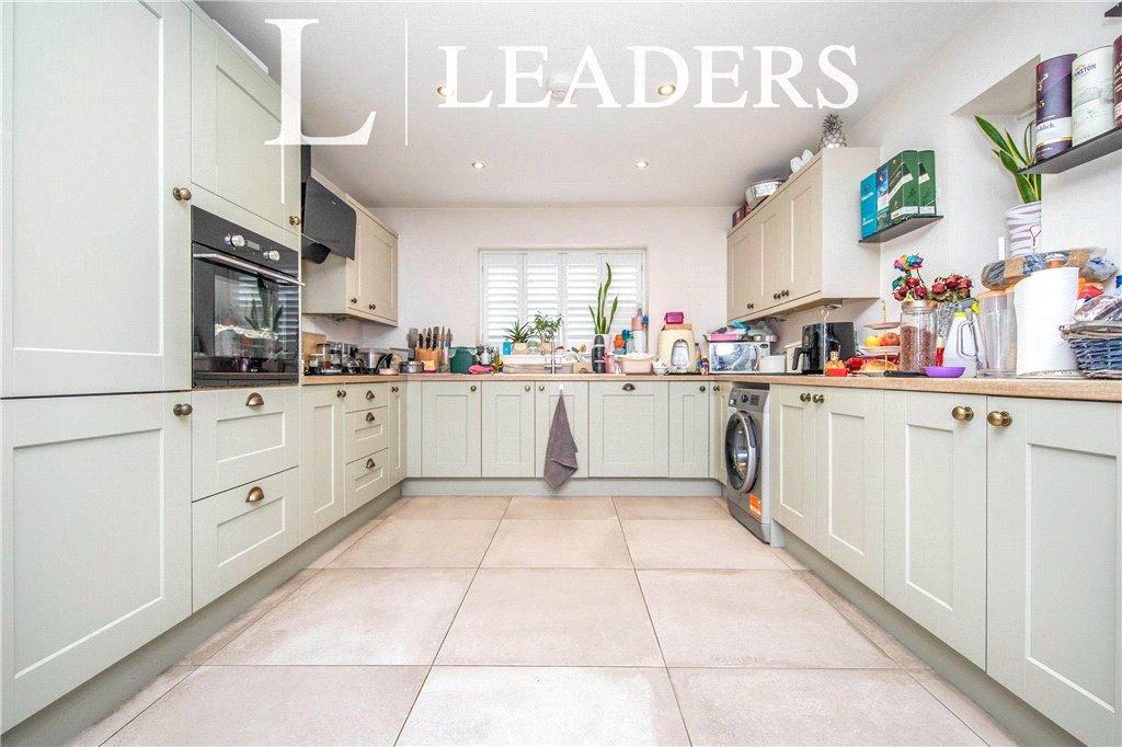 Parsons Heath, Colchester, Essex 3 bed link detached house for sale £