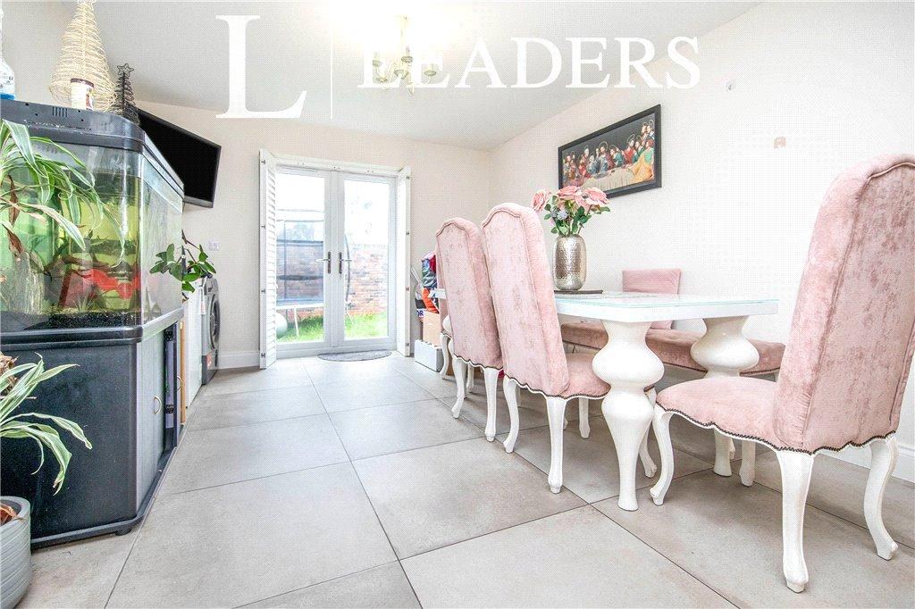 Parsons Heath, Colchester, Essex 3 bed link detached house for sale £